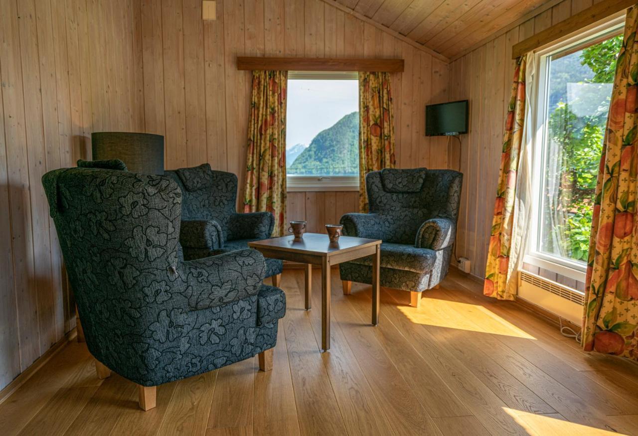 Dragsvik Fjordhotel (Adults Only) Балестранд Экстерьер фото