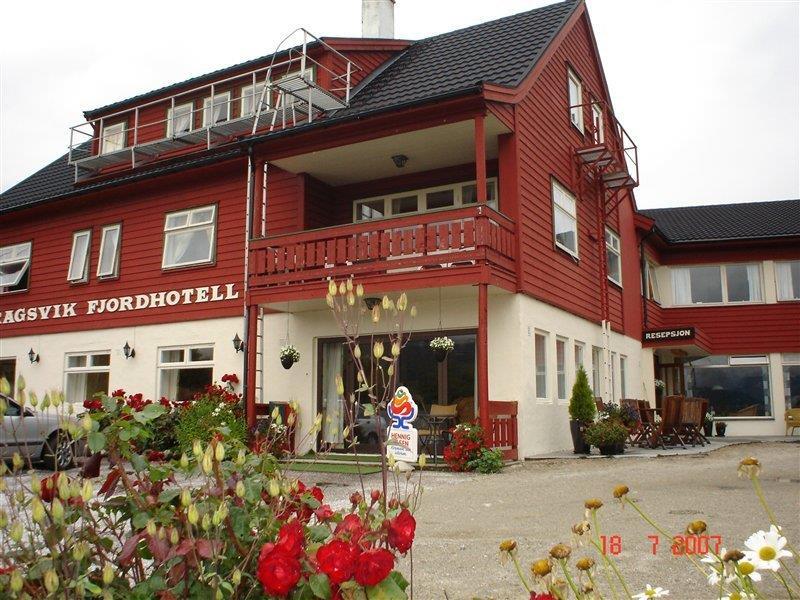 Dragsvik Fjordhotel (Adults Only) Балестранд Экстерьер фото
