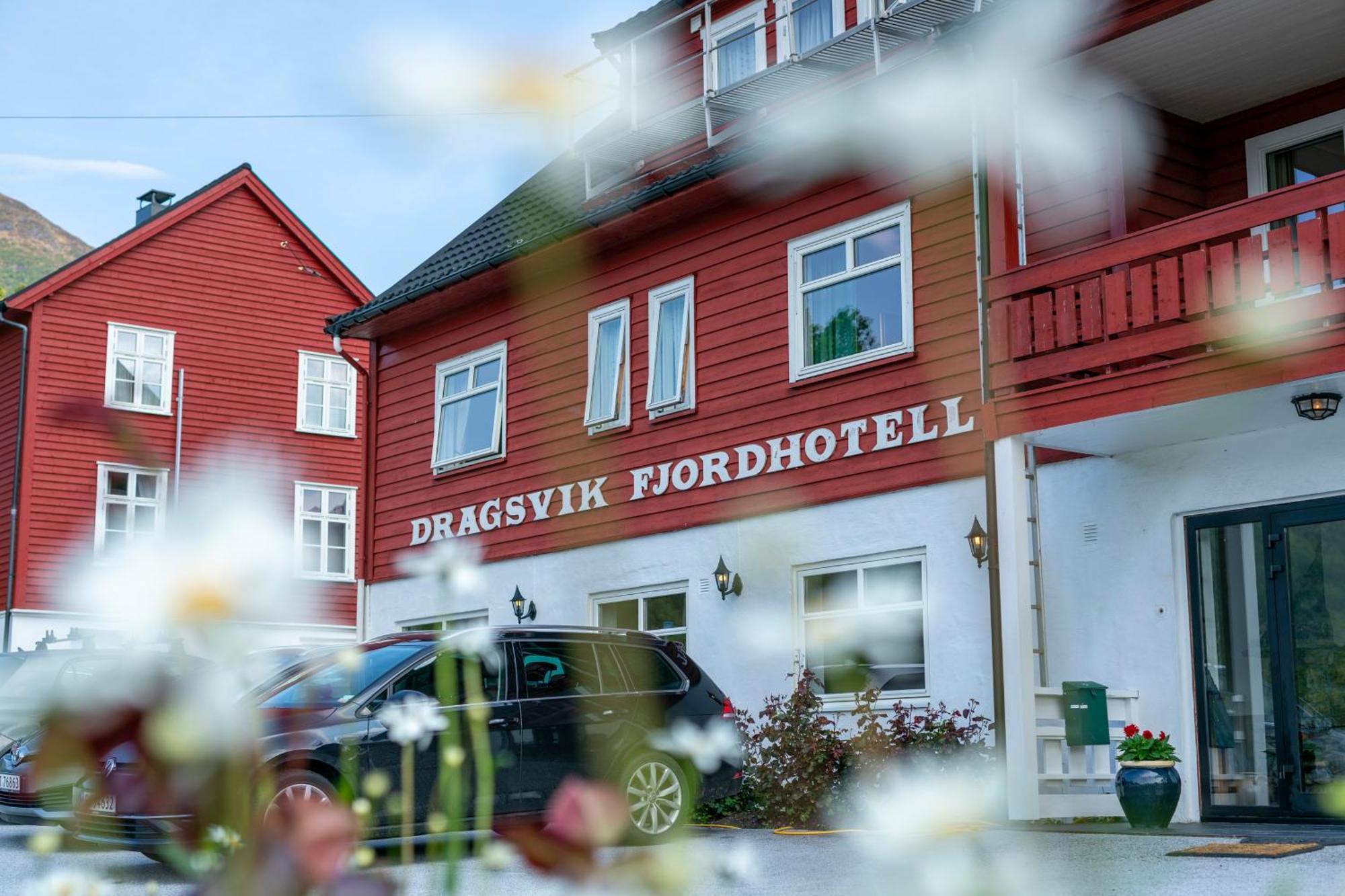 Dragsvik Fjordhotel (Adults Only) Балестранд Экстерьер фото